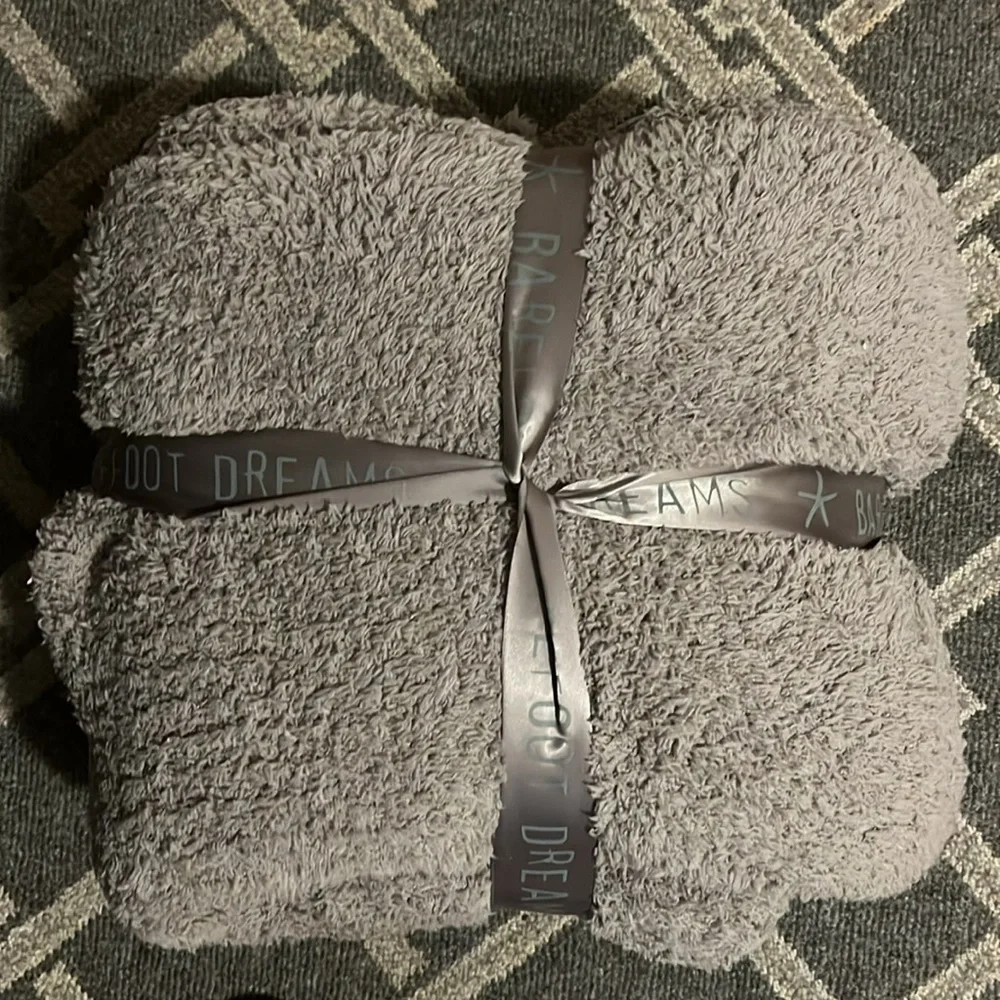 Barefoot Dreams NWT charcoal and grey blanket Style 619 size 45 x 60 - Picture 5 of 5